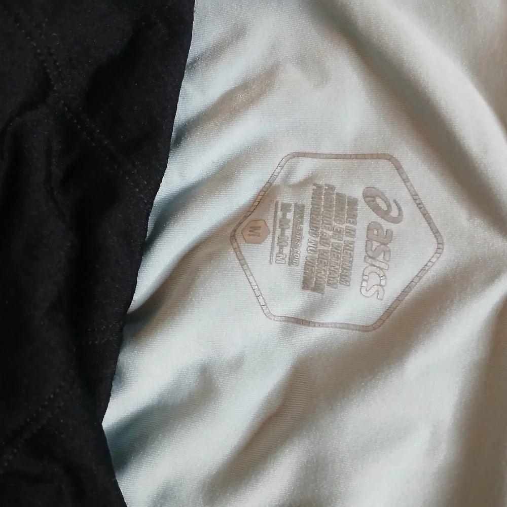 Womens size Medium built in sports bra tank top - Picture 4 of 4